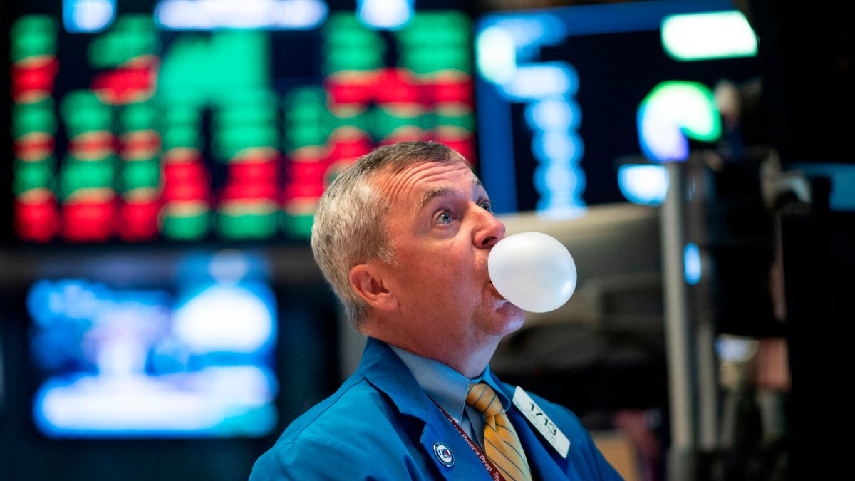 Wealthy Investors Want to Own a Little Less of the Everything Bubble in 2022 - Vimarsana News