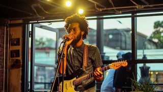 Black artist Bomani X has been one of the key innovators of voice-chatting app Clubhouse, and now, his face serves as Clubhouse’s app icon.