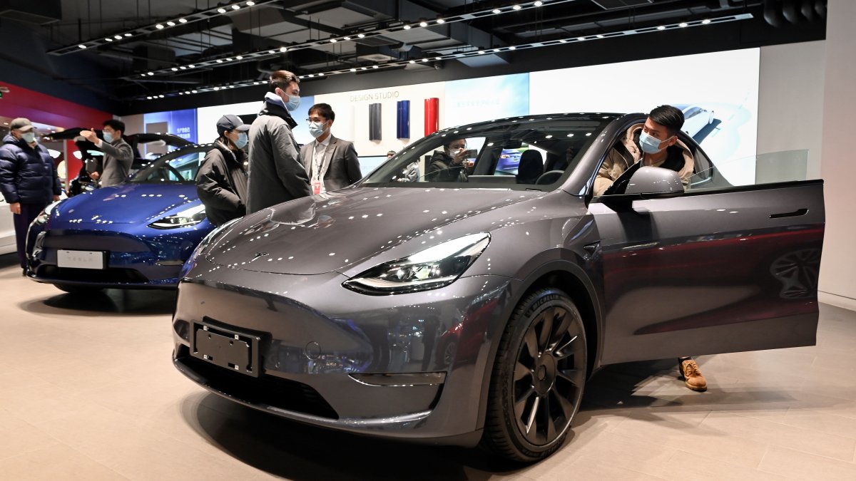 Tesla Invites More Drivers to 'Full Self-Driving Beta' Program — Read the Email Here – NBC 6 South Florida - Vimarsana News