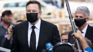 BERLIN, GERMANY – SEPTEMBER 02: Tesla head Elon Musk arrives at a retreat of the German Christian Democrats CDU/CSU Bundestag faction on September 02, 2020 in Berlin, Germany. Musk is currently in Germany where he met with vaccine maker CureVac, with which Tesla has a cooperation to build devices for producing RNA vaccines, yesterday. Today he is rumoured to also the site of the new Gigafactory under construction near Berlin.