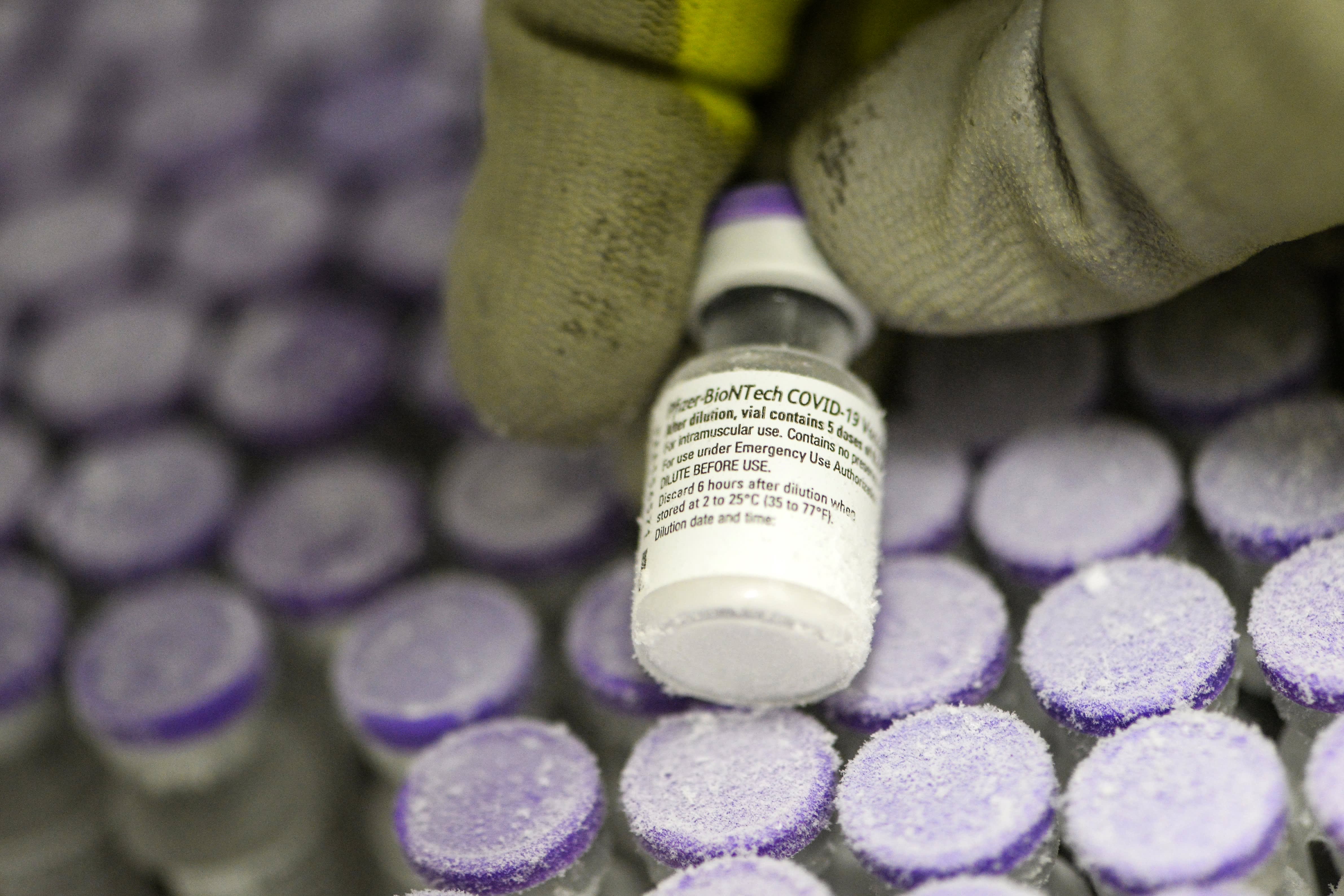 Pfizer dice que los ensayos sugieren que la vacuna funciona contra la variante sudafricana