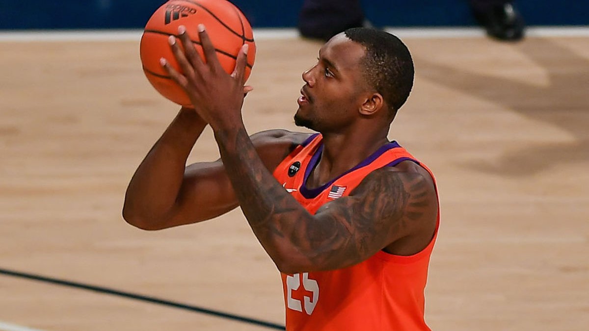 Simms, Dawes Help Clemson Win 5th Straight as Tigers Down Miami