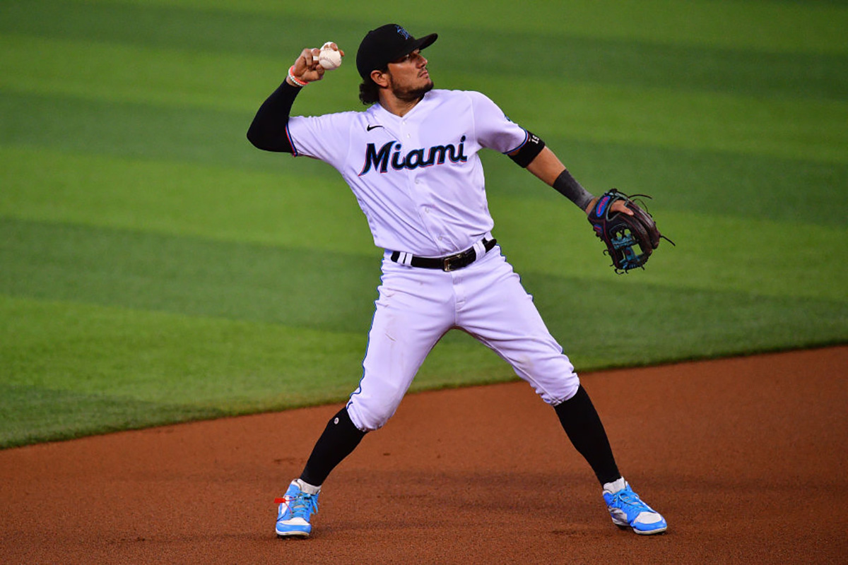 Los Angeles Dodgers pick up Miguel Rojas from the Marlins - AS USA