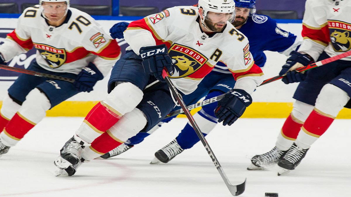 Lightning's Erik Cernak finds right side of the puck in Game 3 vs. Panthers