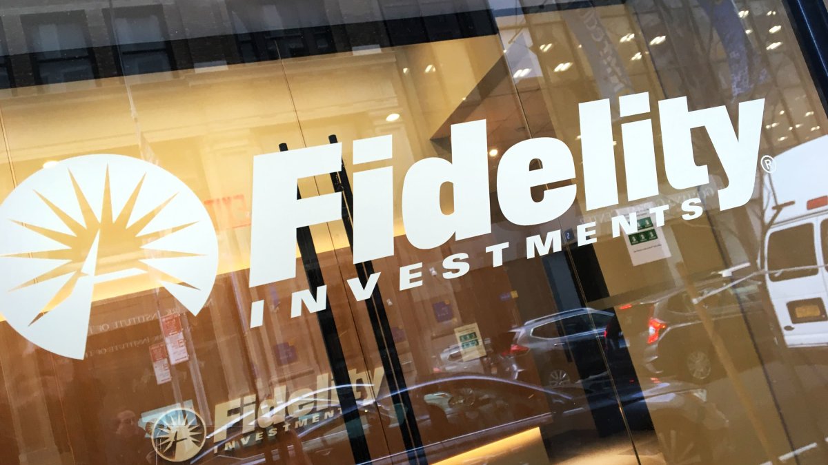 Fidelity Is Offering 401(K) Investors Access to Bitcoin, the First Retirement-Plan Provider to Do So - Vimarsana News