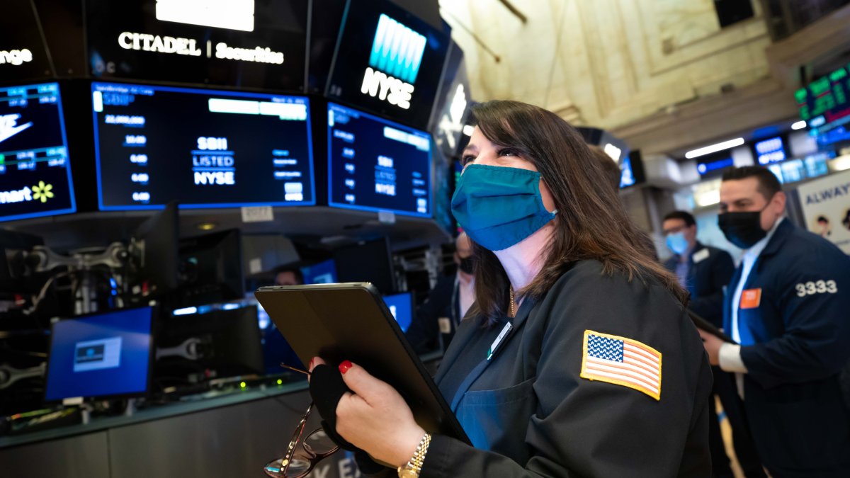 Stock Futures Fall Slightly Ahead of a Big Retail Earnings Week - Vimarsana News