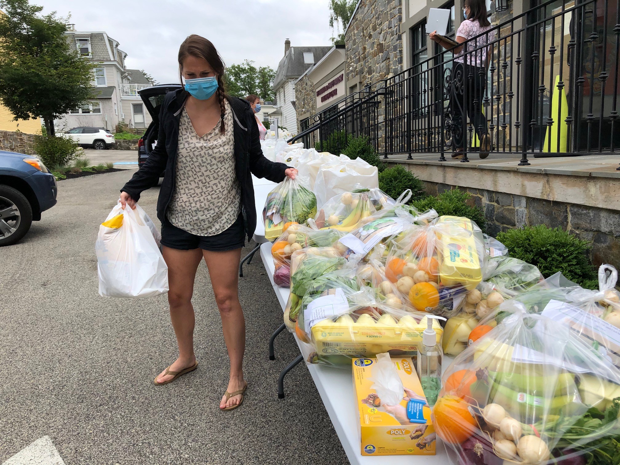 As job losses stretched on and the economic crisis deepened, food banks and giveaways became lifelines. This photo was taken in June. (Photo: Dave Palmer / NBC10)
