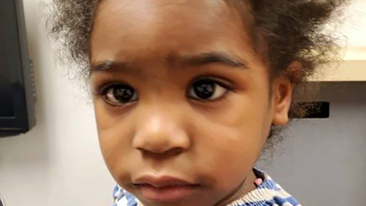 Mother of Little Girl Spotted Alone in North Miami Beach Lobby Found ...