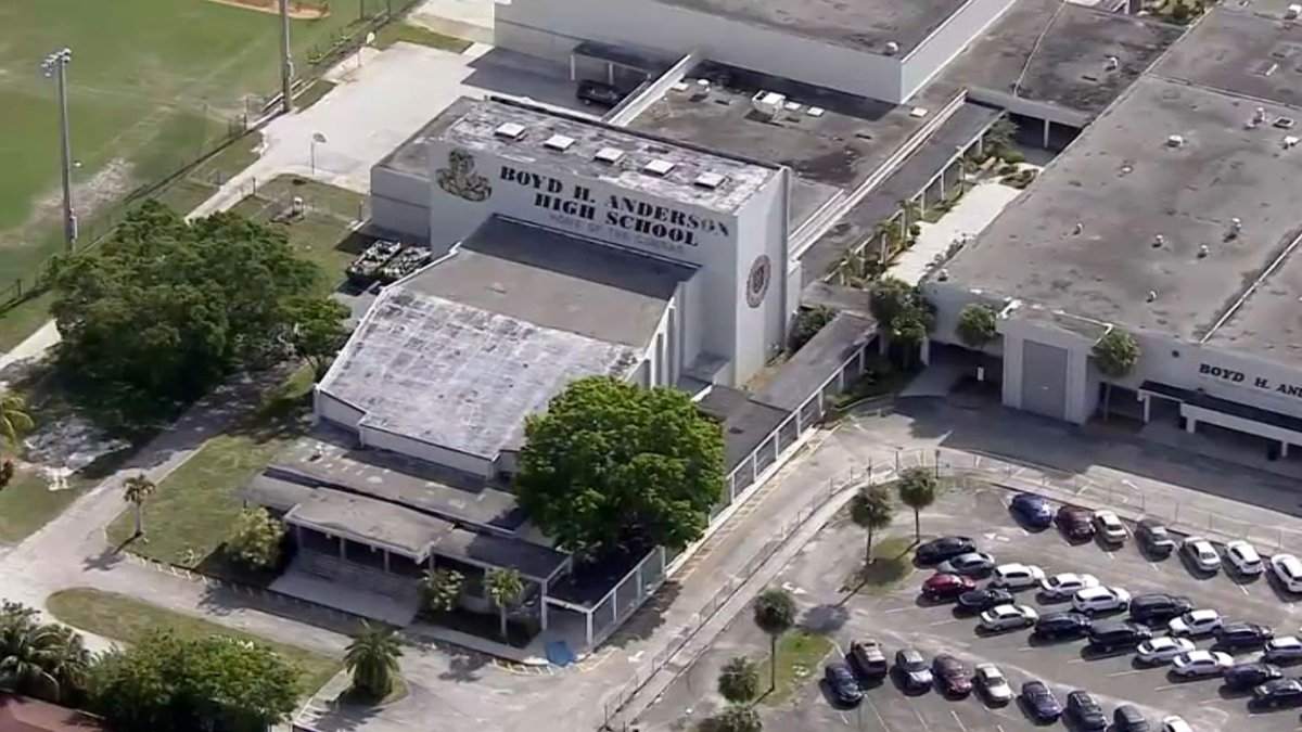 All Clear Given After Bomb Threats Called in For Lauderdale Lakes