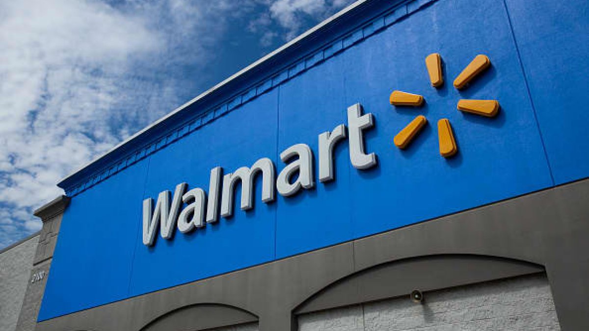 Walmart temporarily closes another store for cleaning – this time in  Hollywood