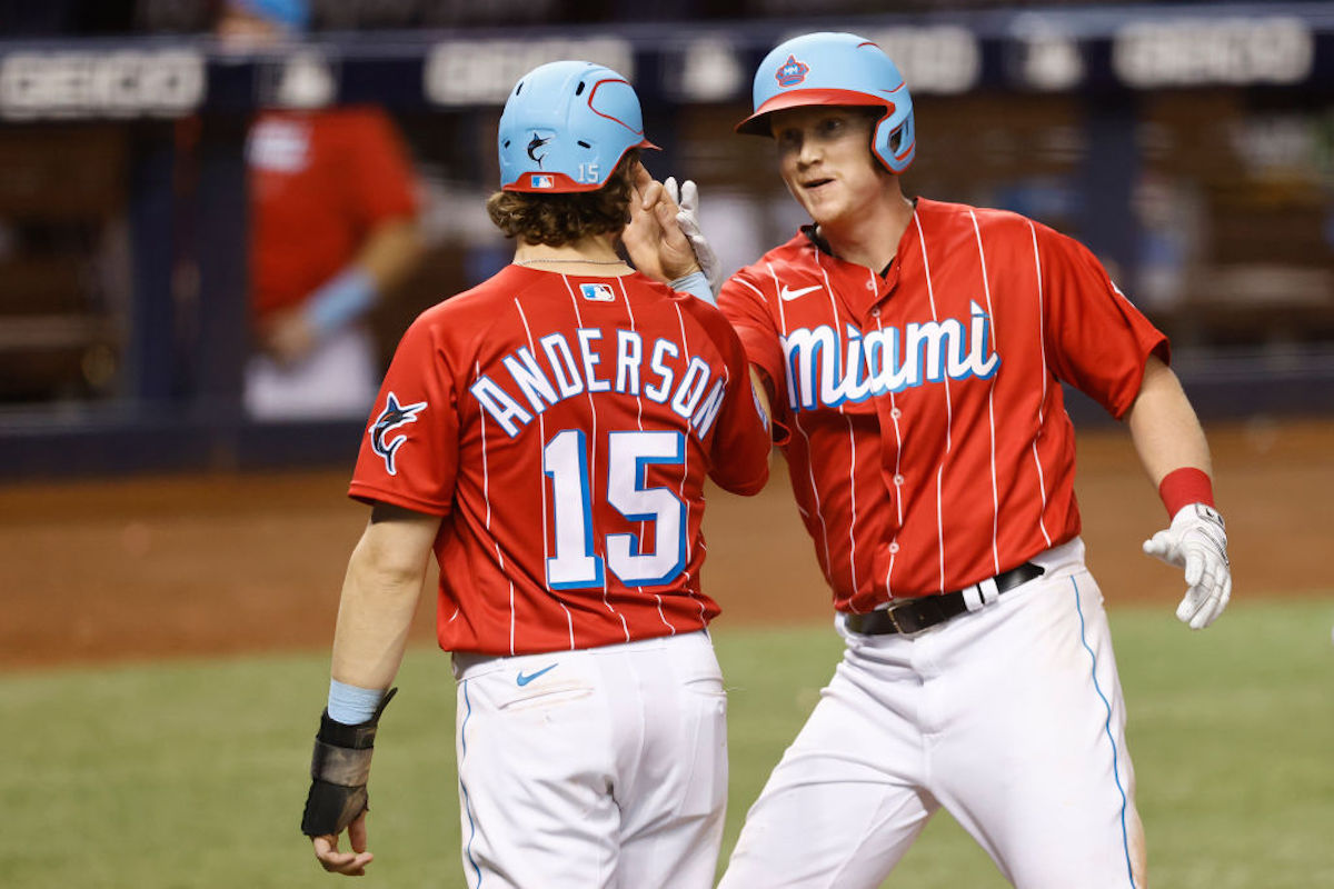 Garrett Cooper's 2-run HR in 9th sends Marlins over Mets 3-1