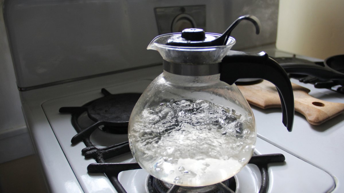 Why It Pays To Boil Water With A Lid On