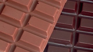 Photo of a milk chocolate bar and a dark chocolate bar.