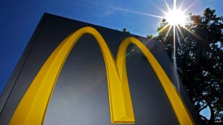 Cramer Says Three Restaurant Stocks Can Outperform as Covid Fears Rise