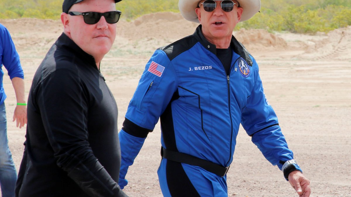 Turmoil at Bezos' Blue Origin: Talent Exodus Came After CEO's Push for Full Return to the Office - Vimarsana News