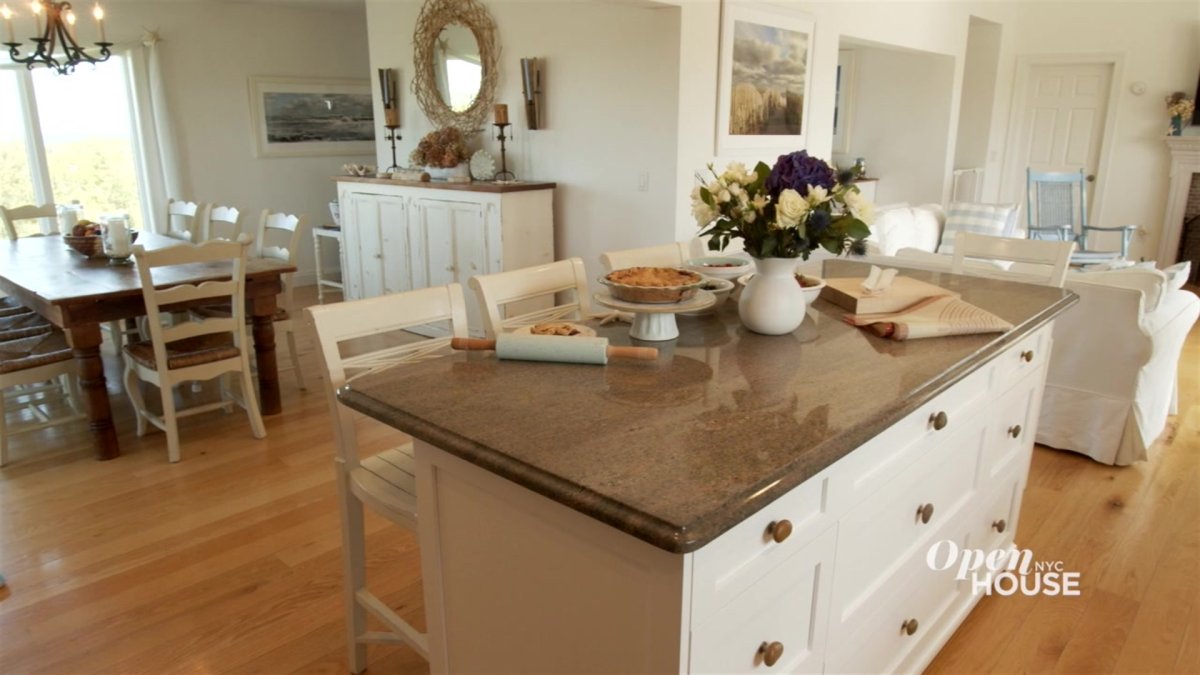 Owner of Famed Hamptons Restaurant, The Lobster Roll aka LUNCH, Shows