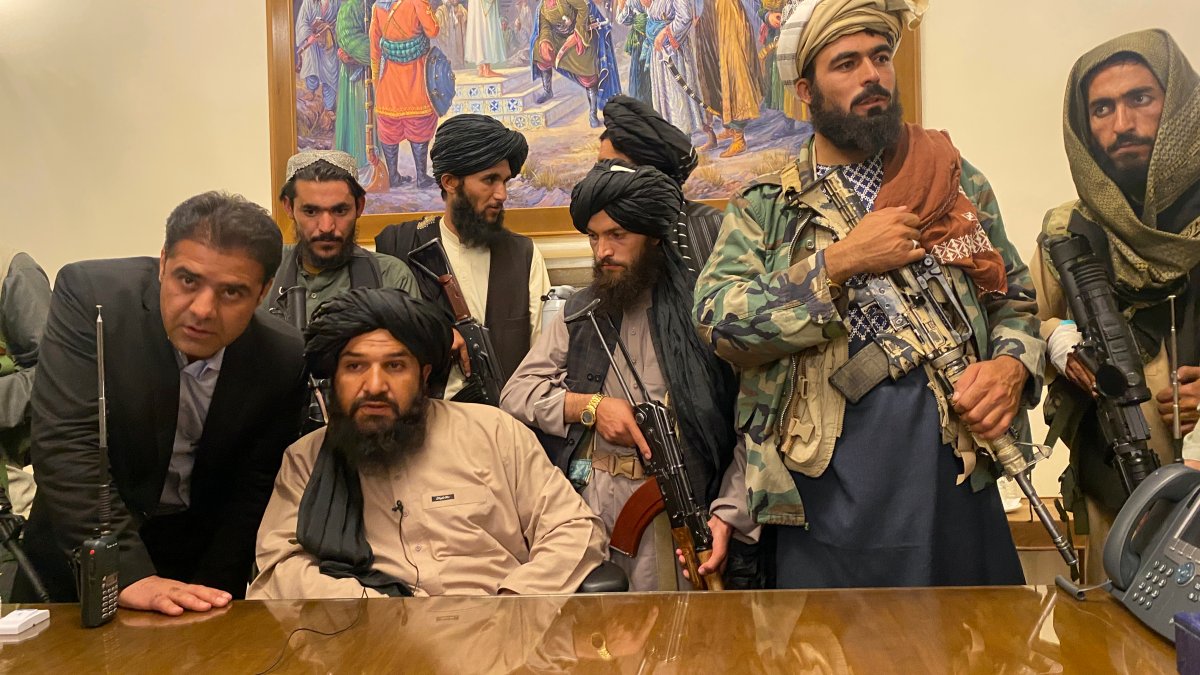 Official: Taliban Negotiators Head to Presidential Palace - Vimarsana News