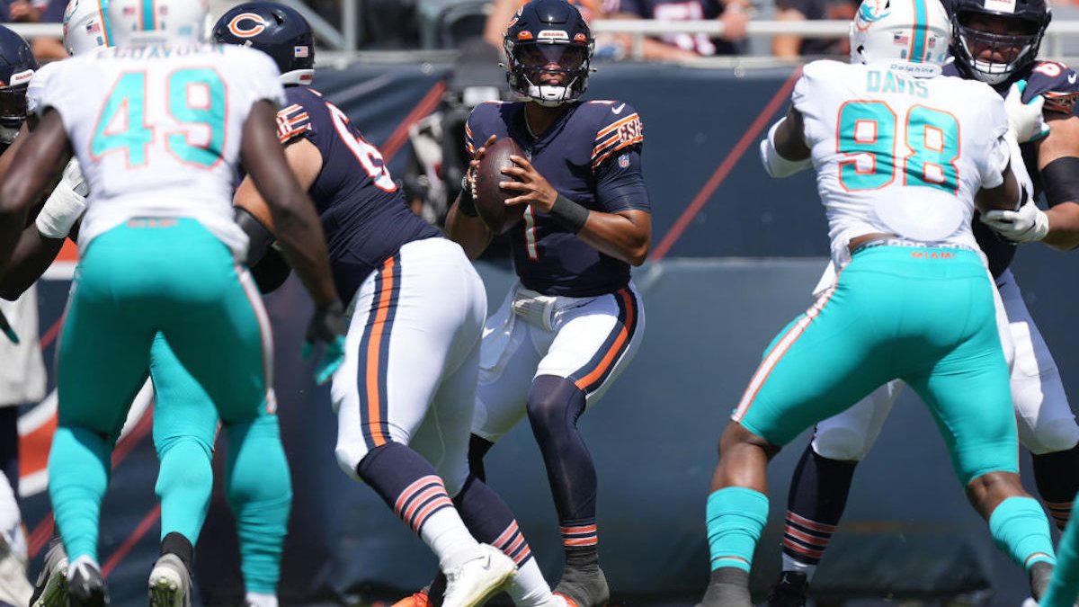 Chicago Bears quarterback Justin Fields scrambles out of the pocket News  Photo - Getty Images