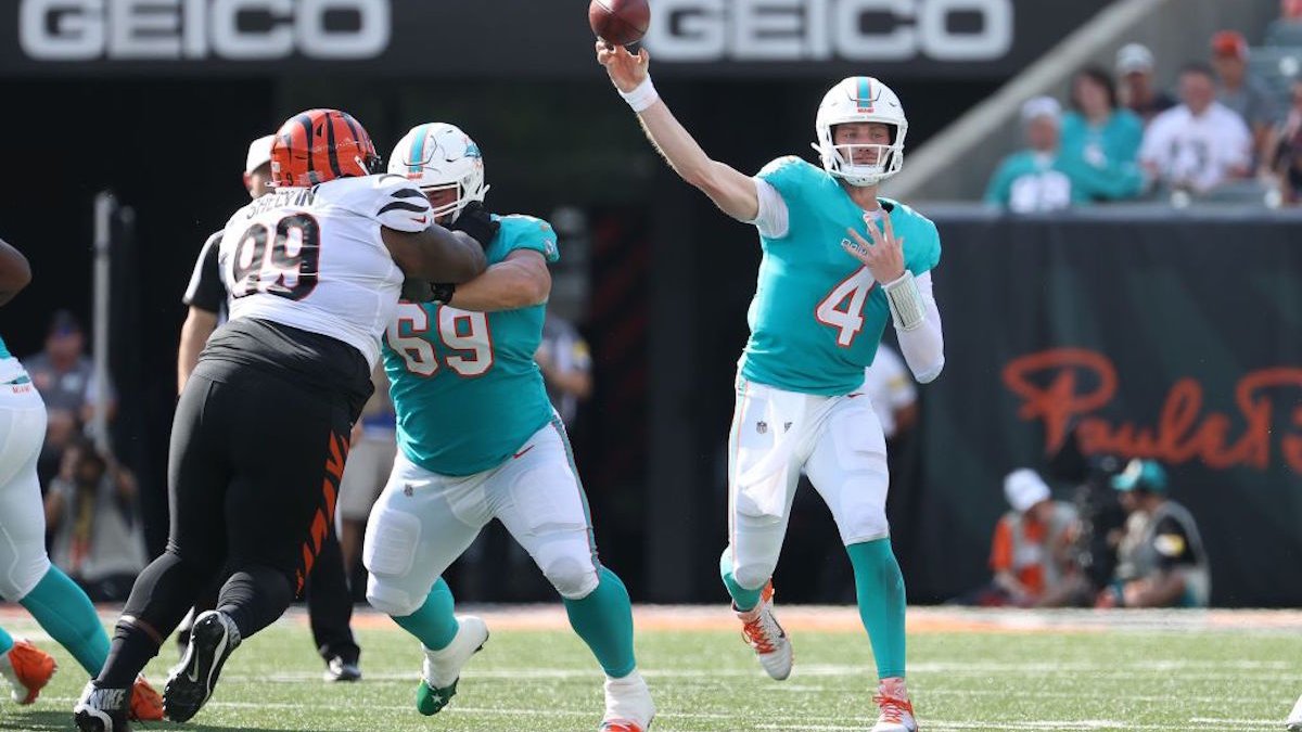 Dolphins win late at Cincinnati as Gerrid Doaks scores 2 TDs