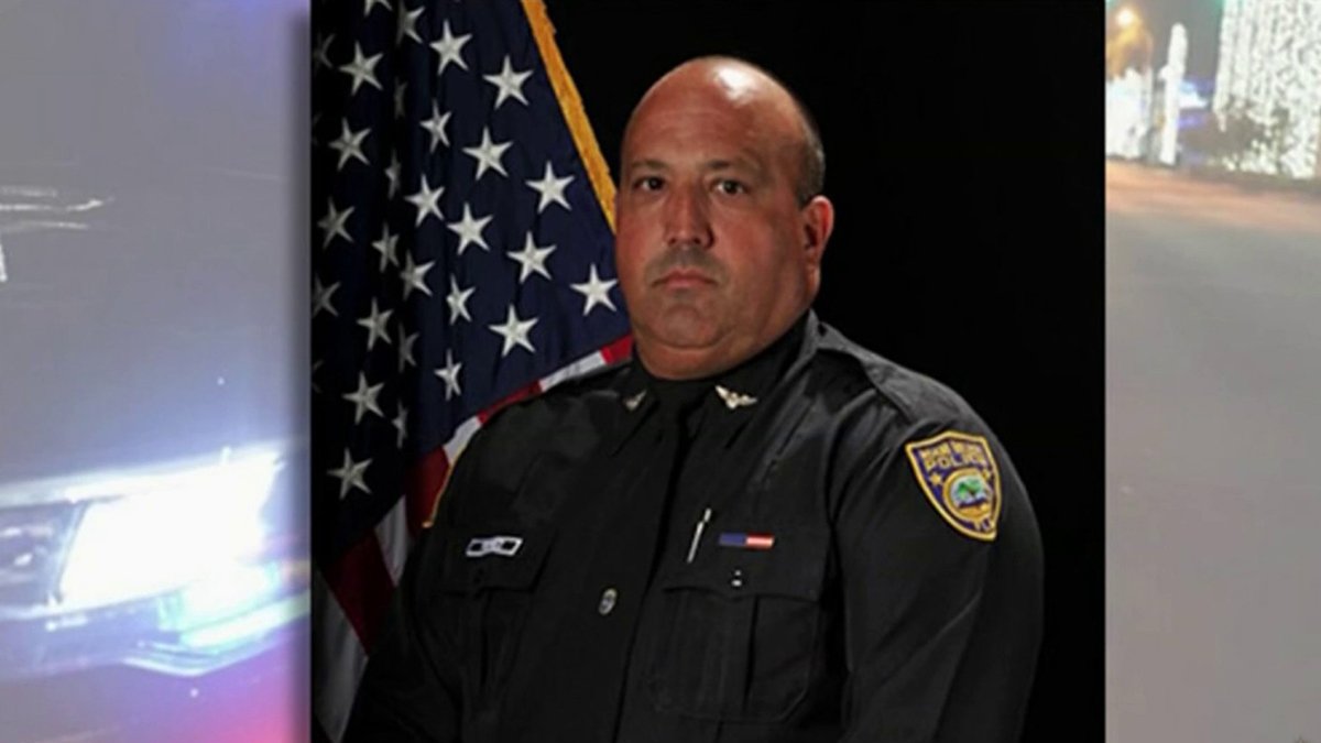 Memorial Held For Miami Beach Officer Eddie Perez, Who Died of COVID-19 - Vimarsana News