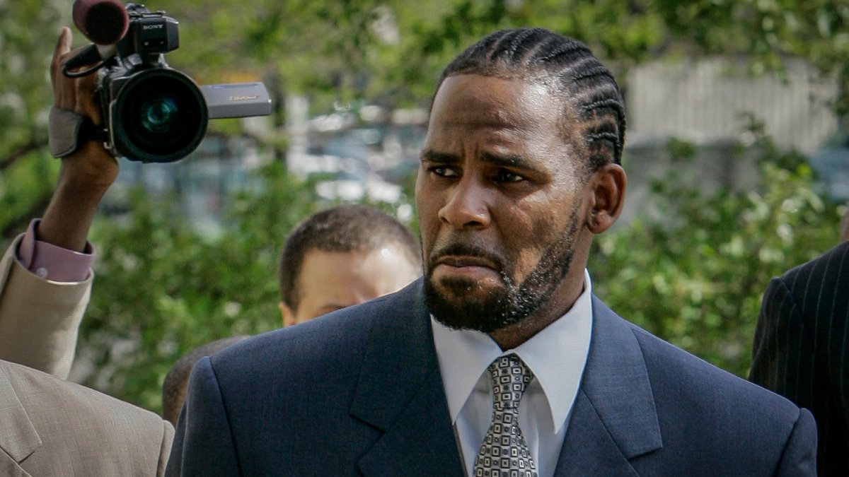 R. Kelly Faces Federal Trial in Chicago on Charges of Child Pornography, Obstruction of Justice