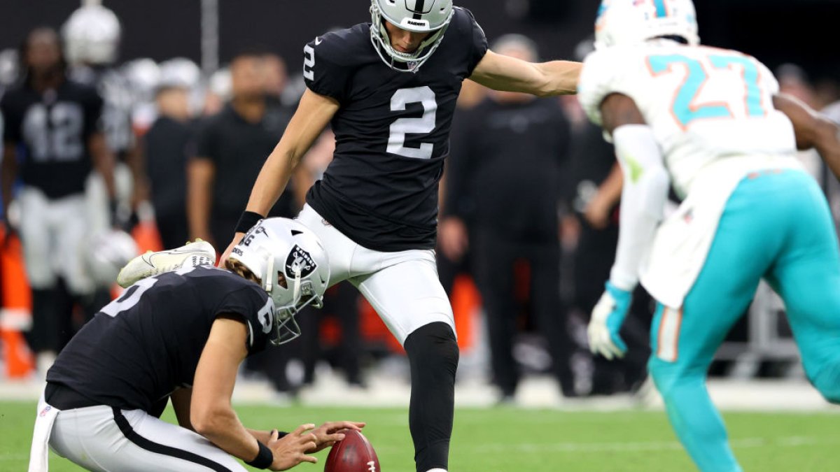 Carlson's field goal gives Raiders 31-28 OT win over Miami