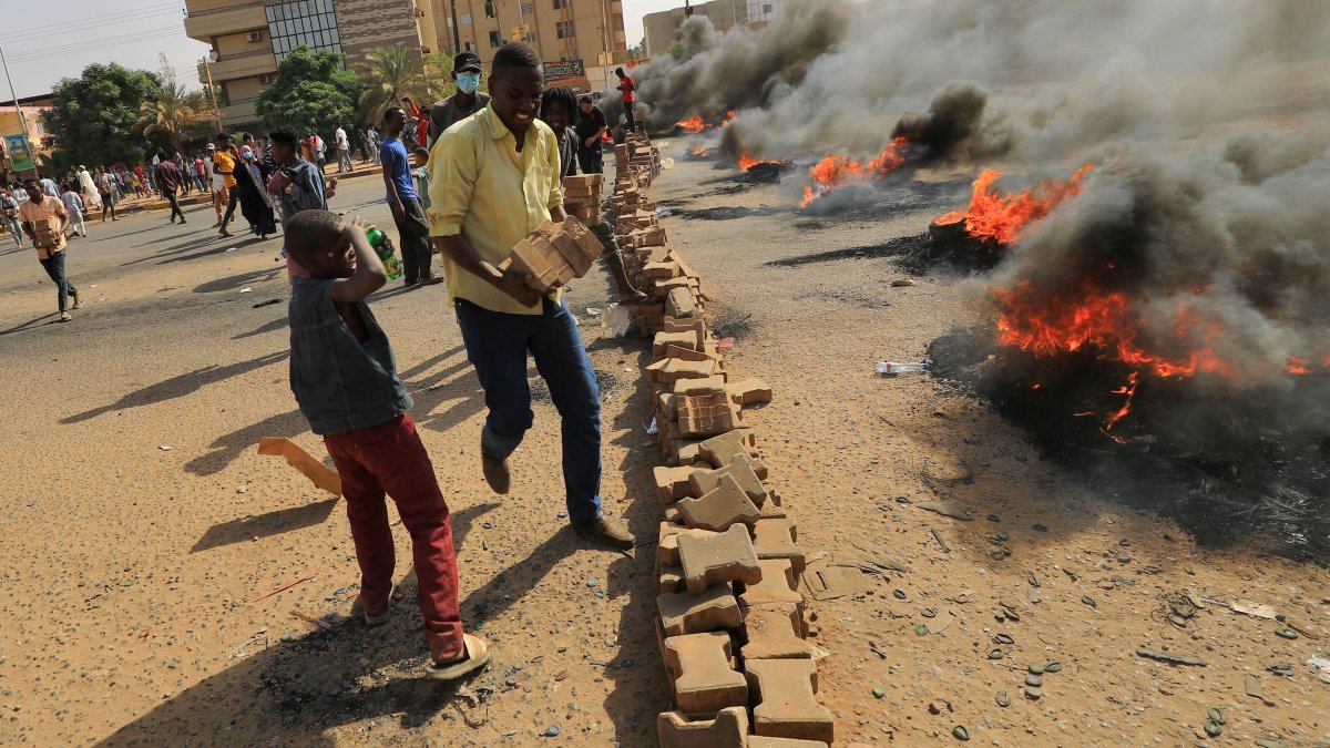 Sudan's Military Detains Prime Minister in Apparent Coup – NBC 6 South Florida - Vimarsana News