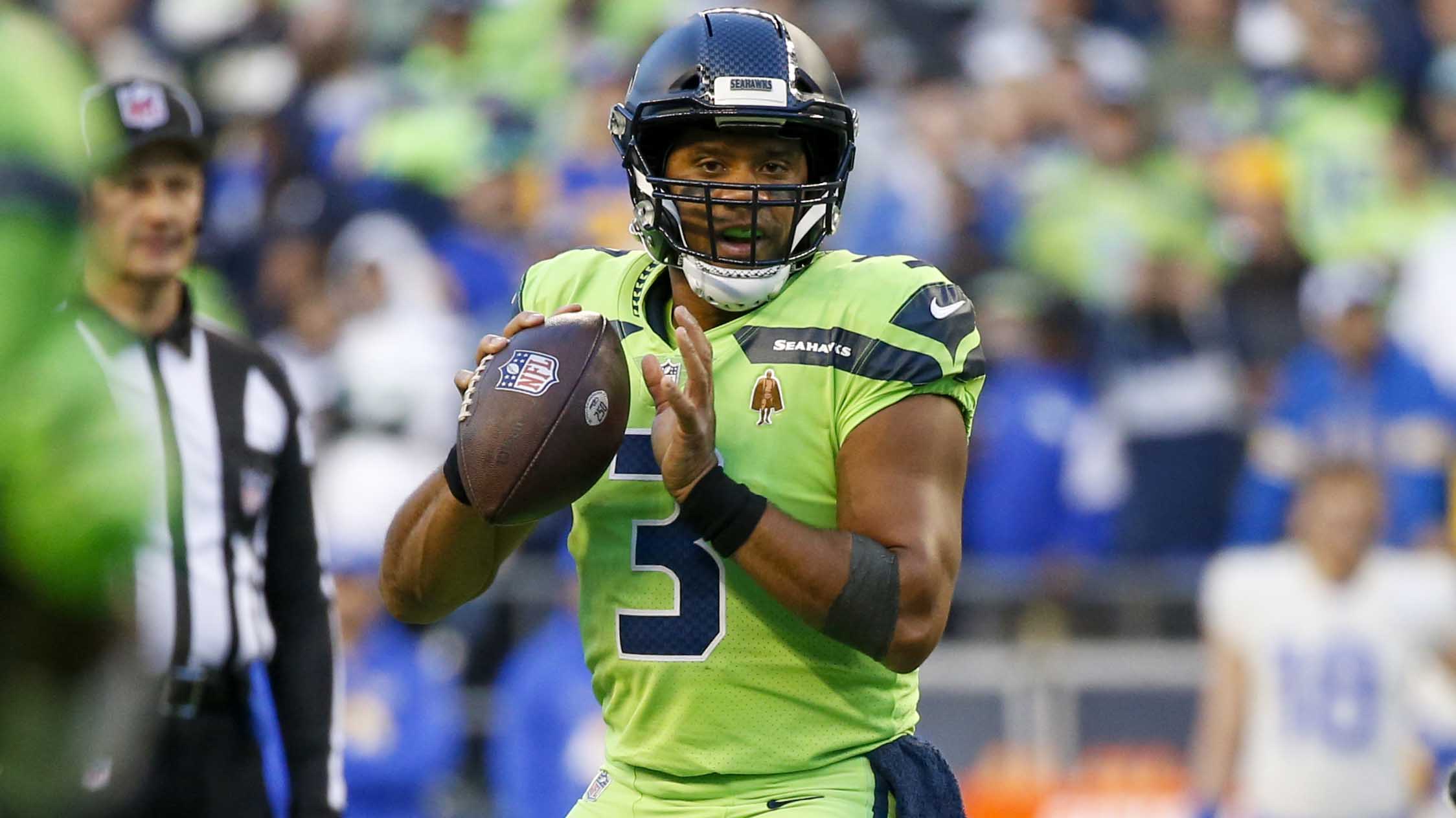 Pete Carroll drops Tyler Lockett injury update after breaking finger