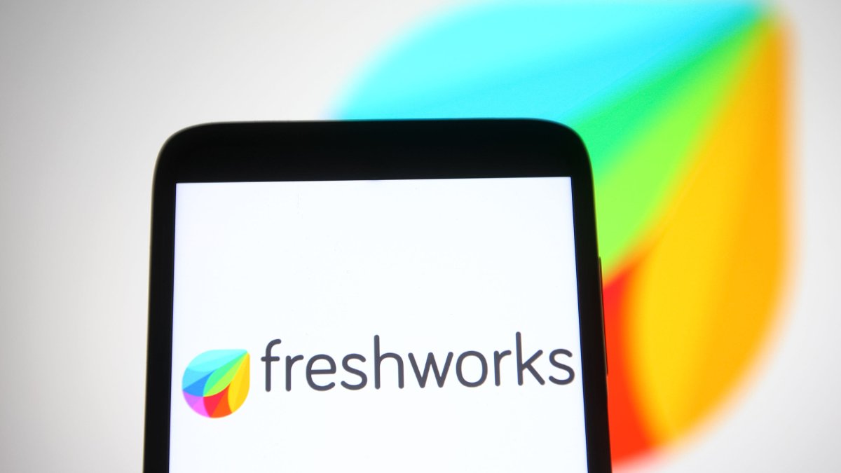 Freshworks Sinks 13% After Software Maker Forecasts Lower Annual Revenue Than Expected in First Quarterly Report Since IPO - Vimarsana News