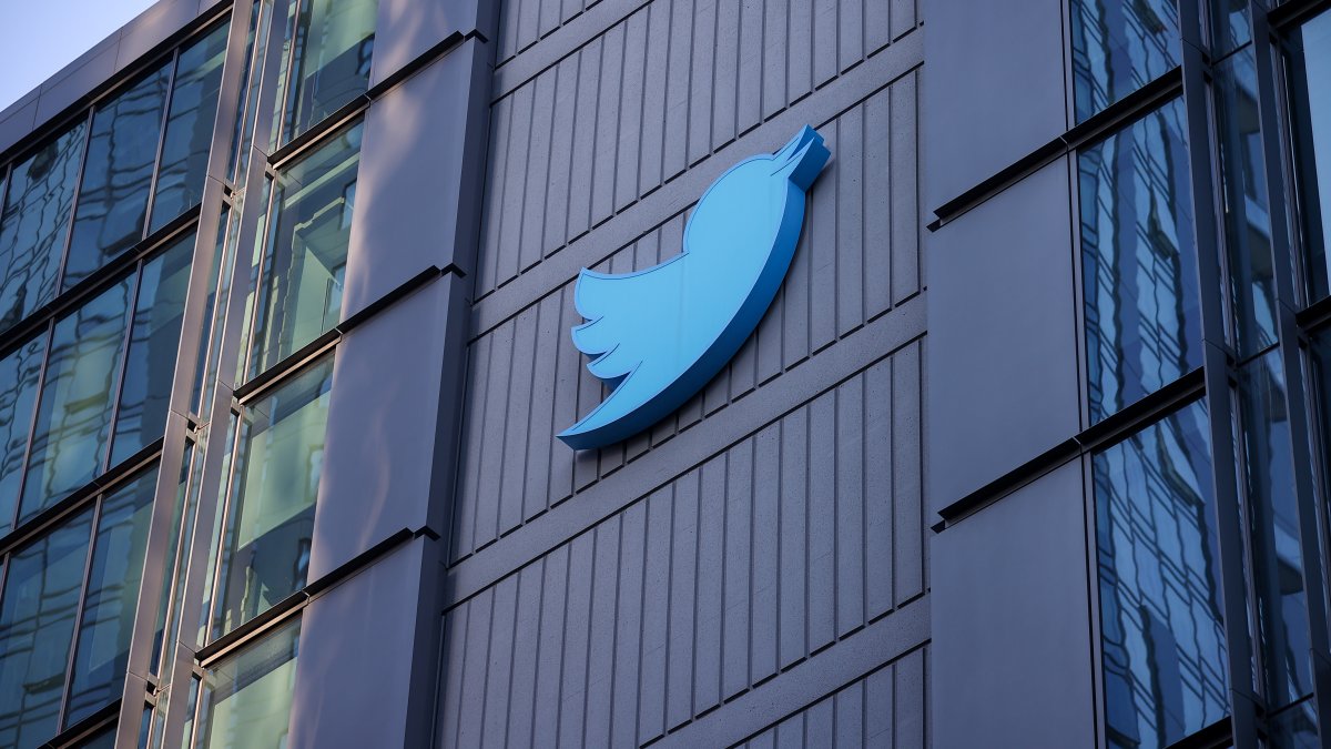 A Downvote Button? Twitter Begins a Global Test of New Feature – NBC 6 South Florida - Vimarsana News