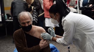 A patient receives a dose of vaccine against Covid-19, in Aristotelous Square, in the center of Thessaloniki on November 26, 2021.