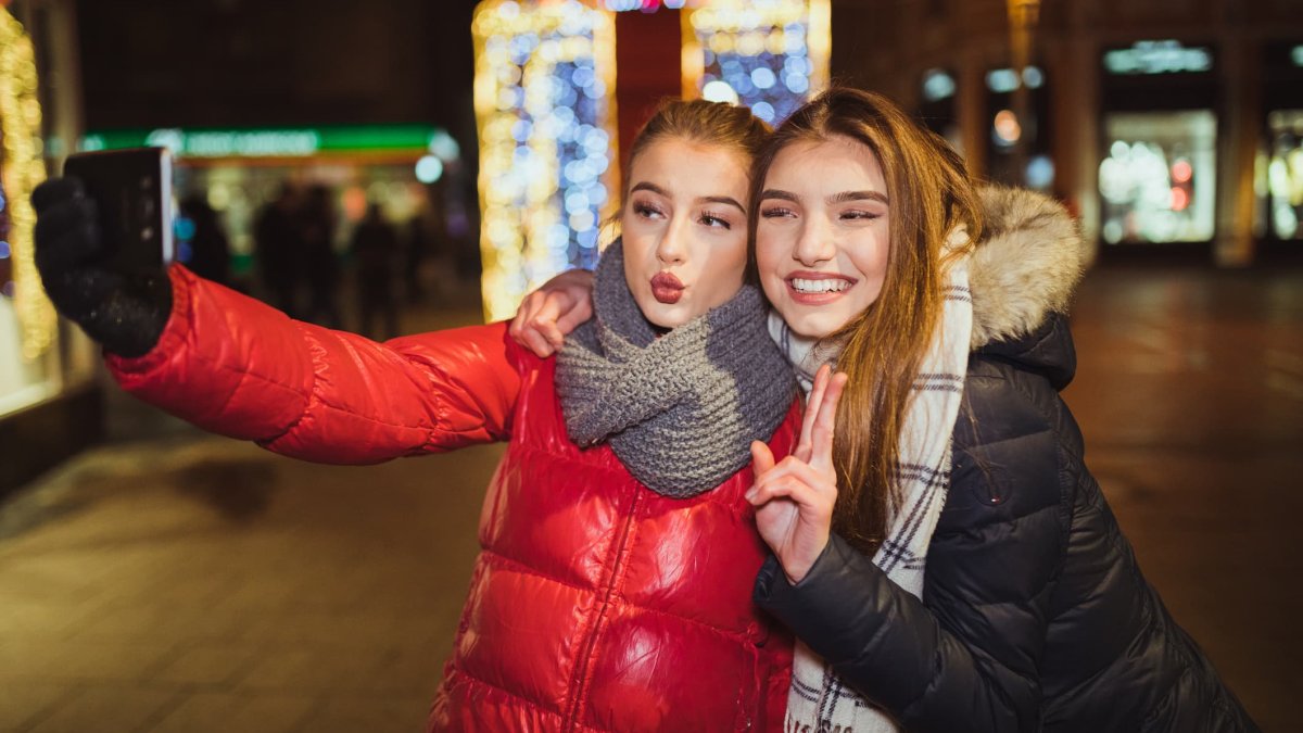 A Therapist Says This Is the No. 1 Gift for Gen Z This Year: 'It's Cool, Authentic and Real' – NBC 6 South Florida - Vimarsana News