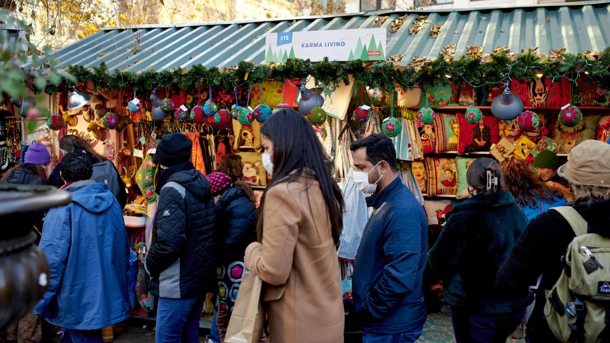 Holiday Shopping Fuels the Return of Credit Card Debt - Vimarsana News