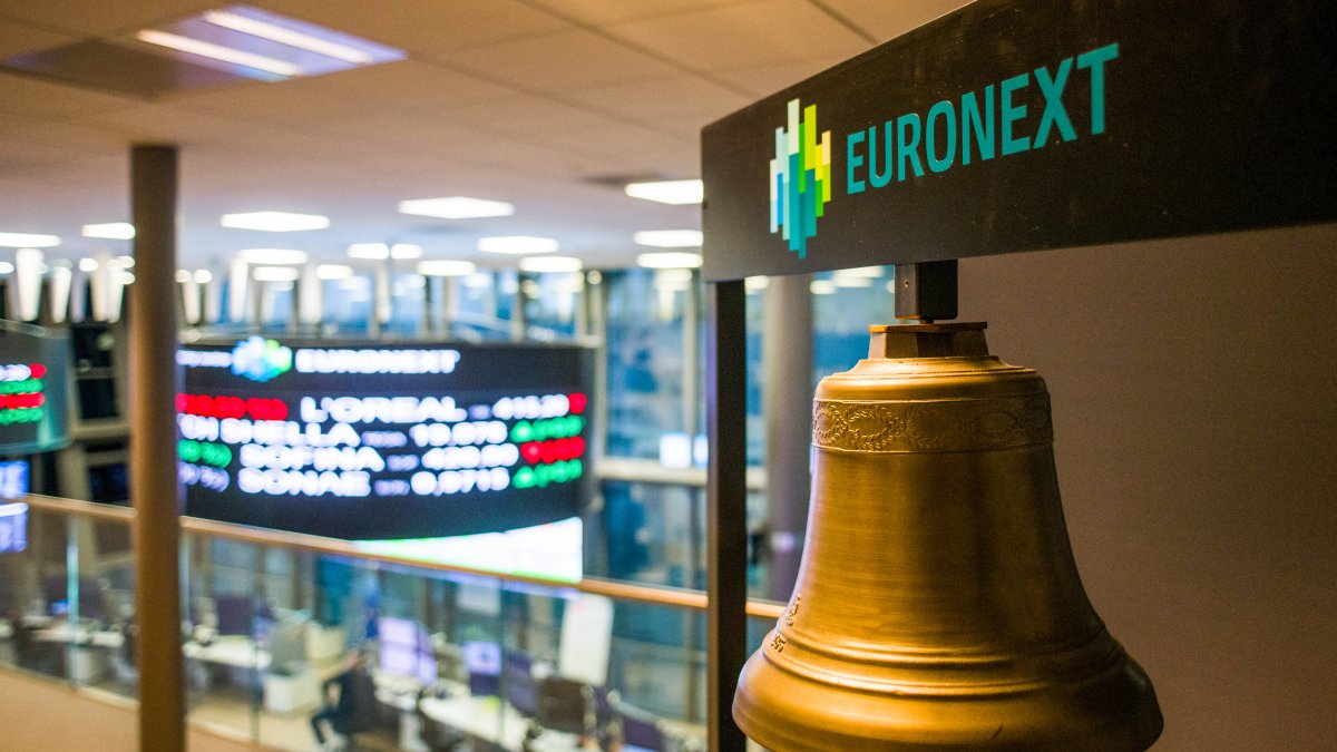 European Stocks Trade Higher on Signs of Hope About Omicron - Vimarsana News