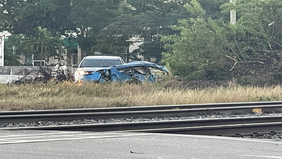 2 Deaths Confirmed When Brightline Train Hits Car Around Gate In ...