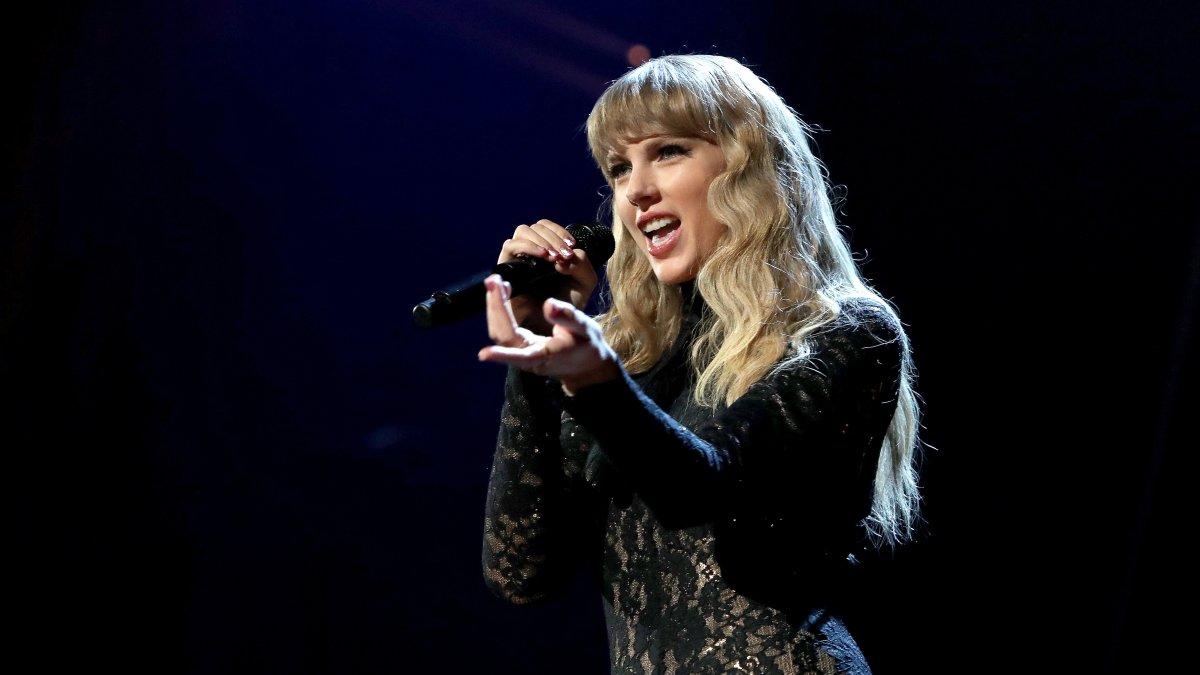 Taylor Swift to Speak at NYU Commencement, Receive Honorary Doctorate