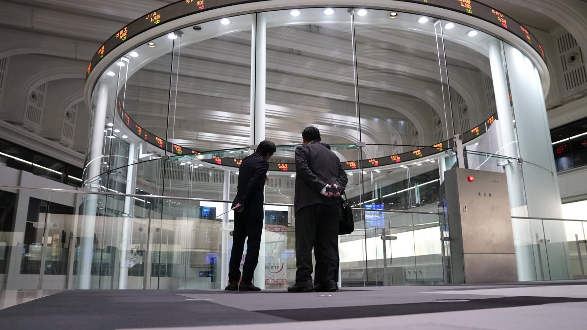Japan's Nikkei Falls 2% as Asia-Pacific Stocks Track Wall Street Declines; Oil Slips From Highs - Vimarsana News