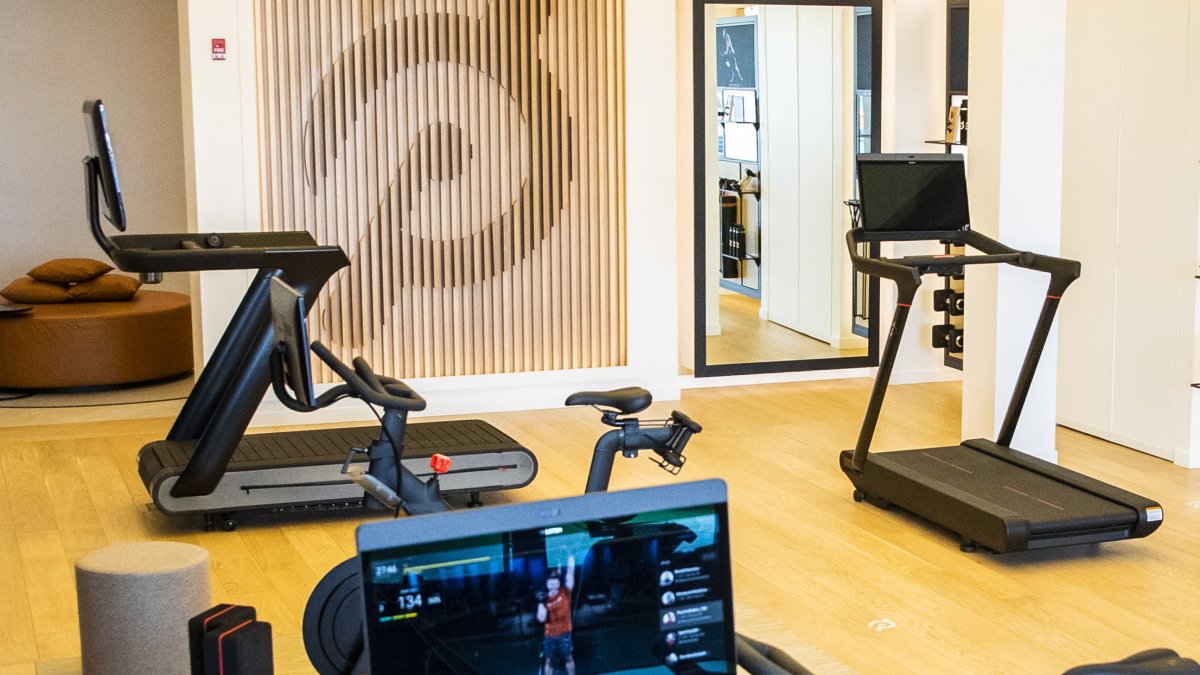 Peloton to Halt Production of Its Bikes, Treadmills as Demand Wanes - Vimarsana News