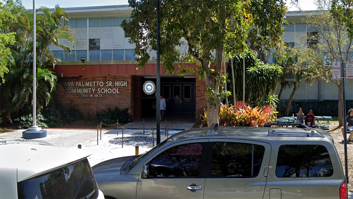 18-Year-Old Arrested for Allegedly Impersonating Officer at Miami-Dade School - Vimarsana News