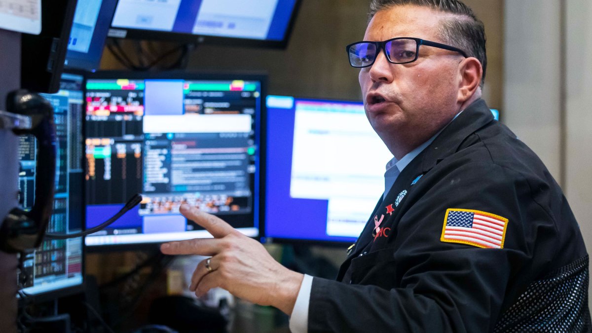 Moscow's Stock Market Is Closed, But These Russian ETFs Continue to Trade in the U.S. Here's Why - Vimarsana News