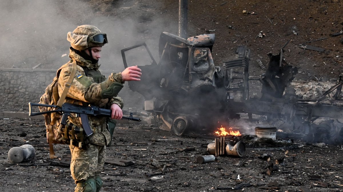 Russian Troops Press on Kyiv; Ukraine President to Fight on - Vimarsana News