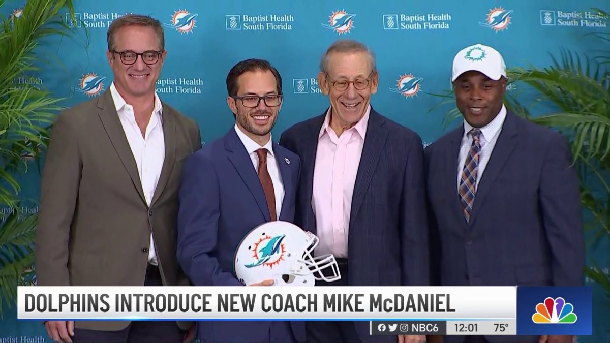 Who is Mike McDaniel? Miami Dolphins meet with 49ers OC for head