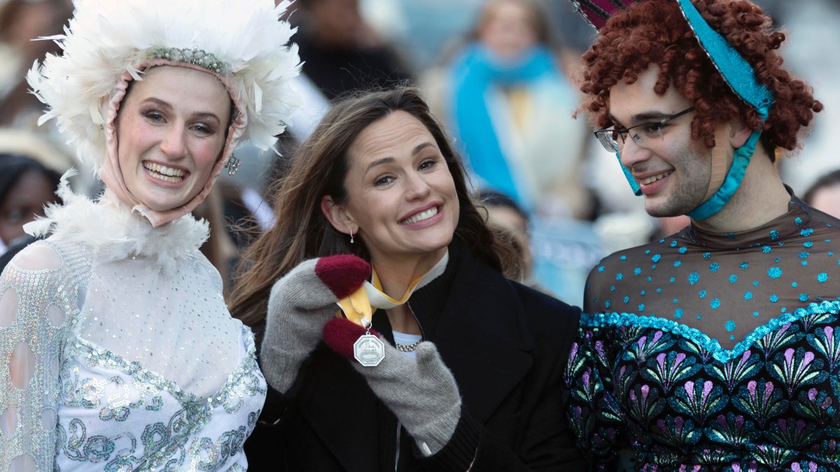 Jennifer Garner Celebrated as Hasty Pudding’s Woman of the Year