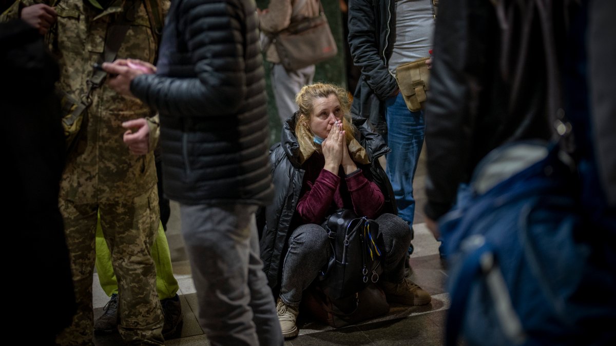 'I Don't Want to Die': Ukrainians Fear as Invasion Closes in – NBC 6 South Florida - Vimarsana News