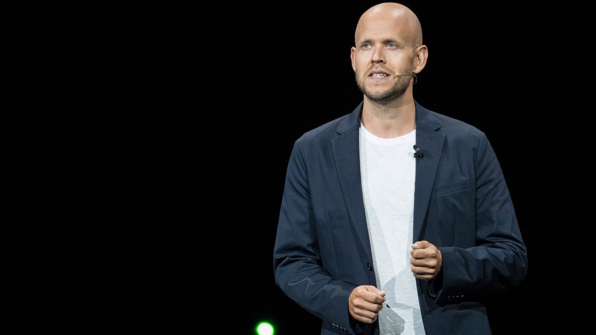 Spotify CEO Apologizes But Backs Rogan After Racial Slur Episodes Removed
