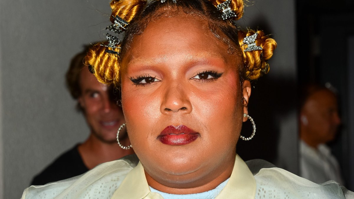 Lizzo Recalls Being Moved to Tears After ‘Racist’ and ‘Awful’ Comment