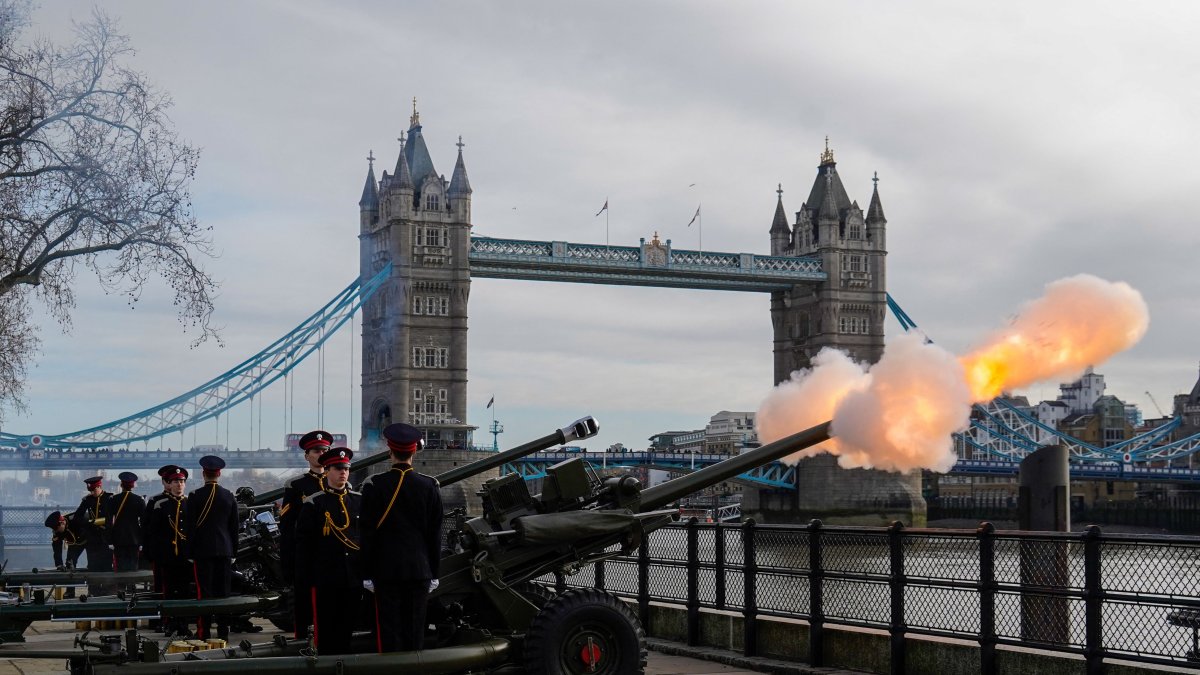 Gun Salutes in England and Scotland Mark Queen Elizabeth II’s Platinum Jubilee Year