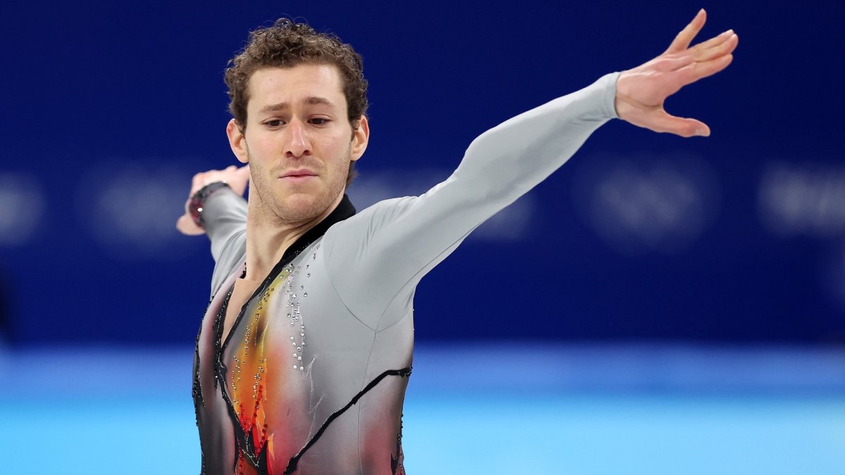 Джейсон браун. Джейсон Браун Пекин. Jason Brown Skater Beijing. Фигуристы в Лондоне фото.