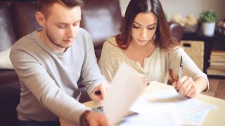 1 in 5 Workers Runs Out of Money Before Payday, Survey Finds