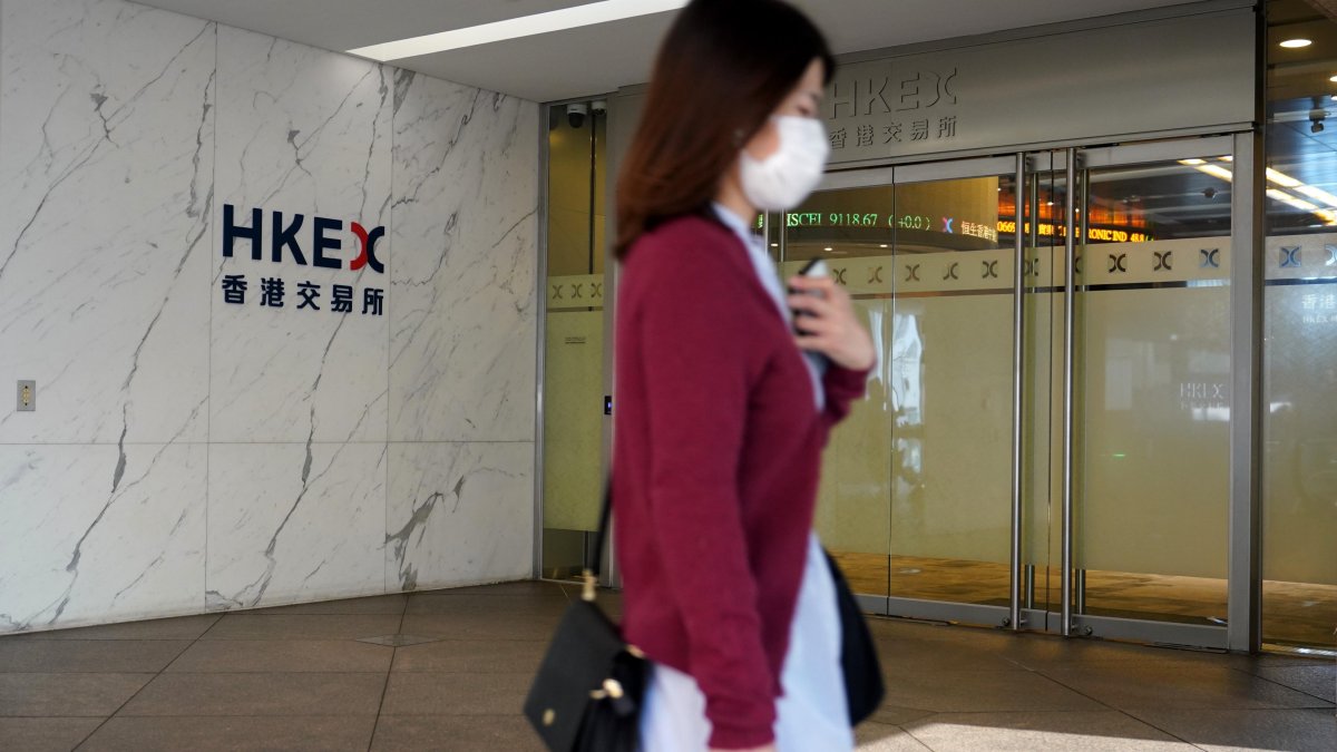 Hong Kong and Japan Drop 3% as Asia-Pacific Stocks Slip; Oil Prices Surge on Russia-Ukraine Conflict - Vimarsana News
